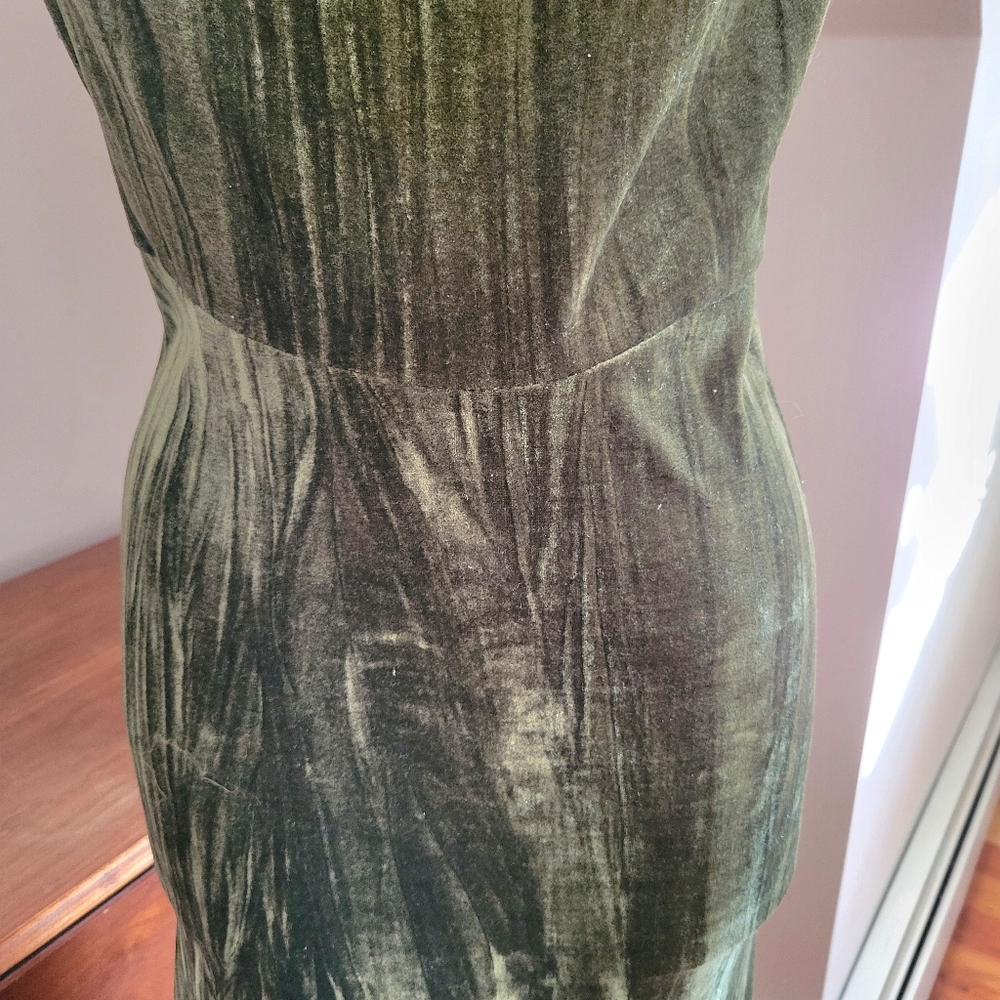 Emerald green velvety long gown - Picture 3 of 6